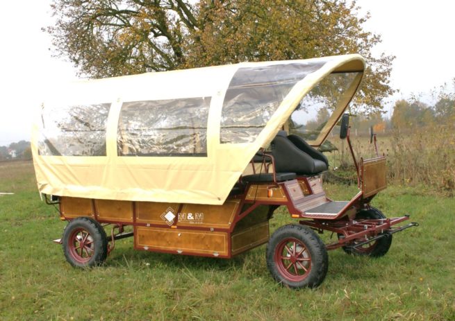 huifwagen-pferdeplanwagen-kutsche-planwagen-13-pferdekutsche-mmkutschen-blattfedrung-scheibenbremsen-deichsel-schere-plane-handkurbelbremse-spiegel-tür-tisch