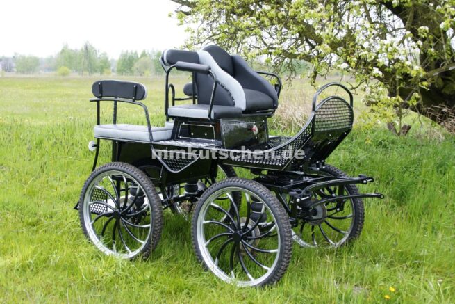koets-marathonkutsche-fahrschulwagen-kutsche-schwarzkutsche-neuekutsche-1-2-spänner-luftfederung-komfortsitz