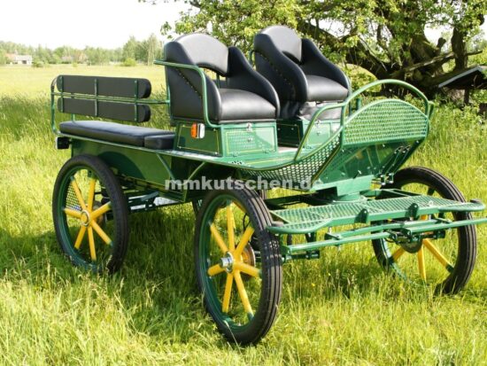koets-kutsche-wagen-marathonwagen-fahrschulwagen-30-beleuchtung-wechselradsystem-einspännerschere-spännerdeichsel-doppelrücklehnen-staukästen-luftfederung-einzelradaufhängung-schwingsitz-komfortsitz