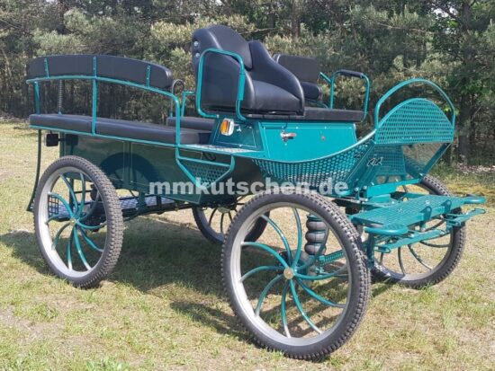 freizeitkutsche-marathonwagen-wagonette-fahrschulwagen-40-luftfederung-blinker-beleuchtung-scheibenbremsen-feststellbremse-mmkutschen