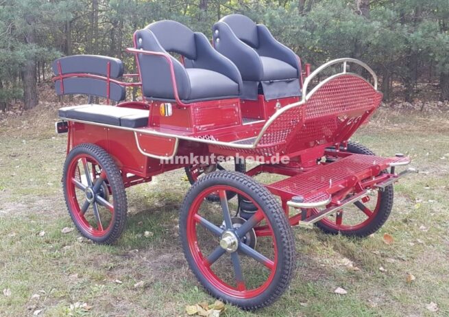 freizeitkutsche-marathonwagen-wagonette-fahrschulwagen-37a-luftfederung-scheibenbremsen-blinker-beleuchtung-ortscheitschoner -mmkutschen-deichseldampfer-doppelrücklehnen--flachspeichen-edelstahlrohr-schwingsitz-aufsiegshilfe-schwingsitz